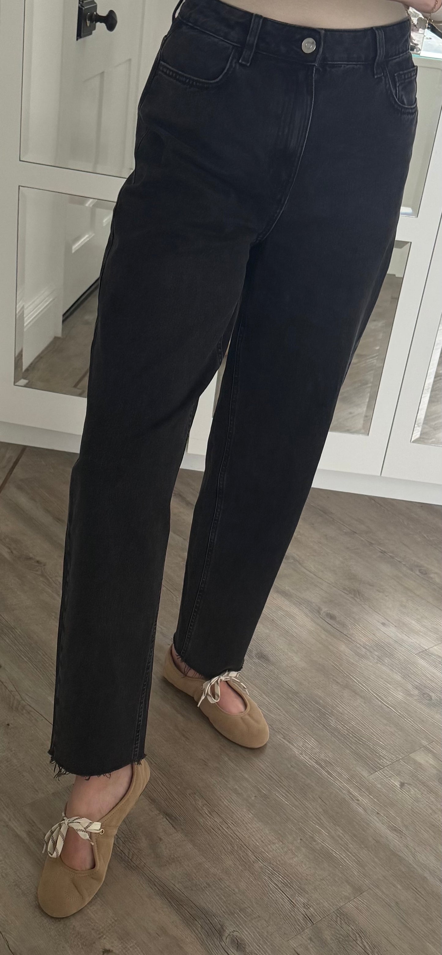 THE “BARREL” BLACK JEAN